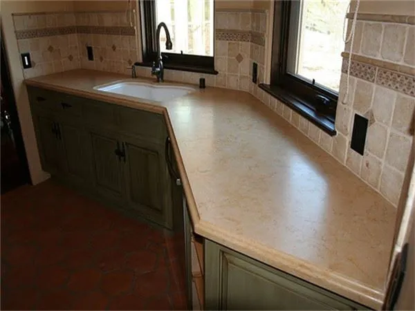 טופ השיש מצהיב