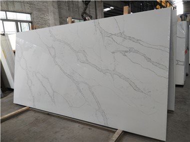 משטח קוורץ Calacatta Gold Verona