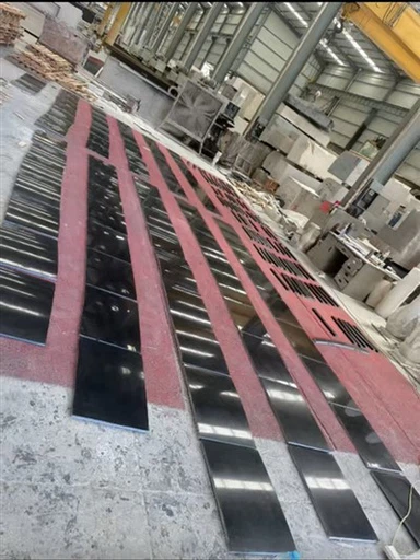 אריחים שחורים מוחלטים